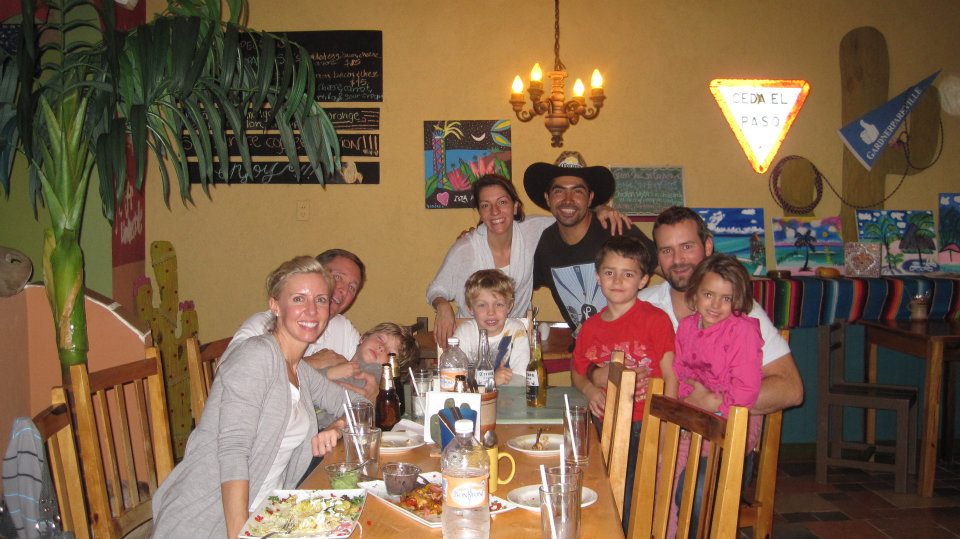 Comer en Mangos Café con niños